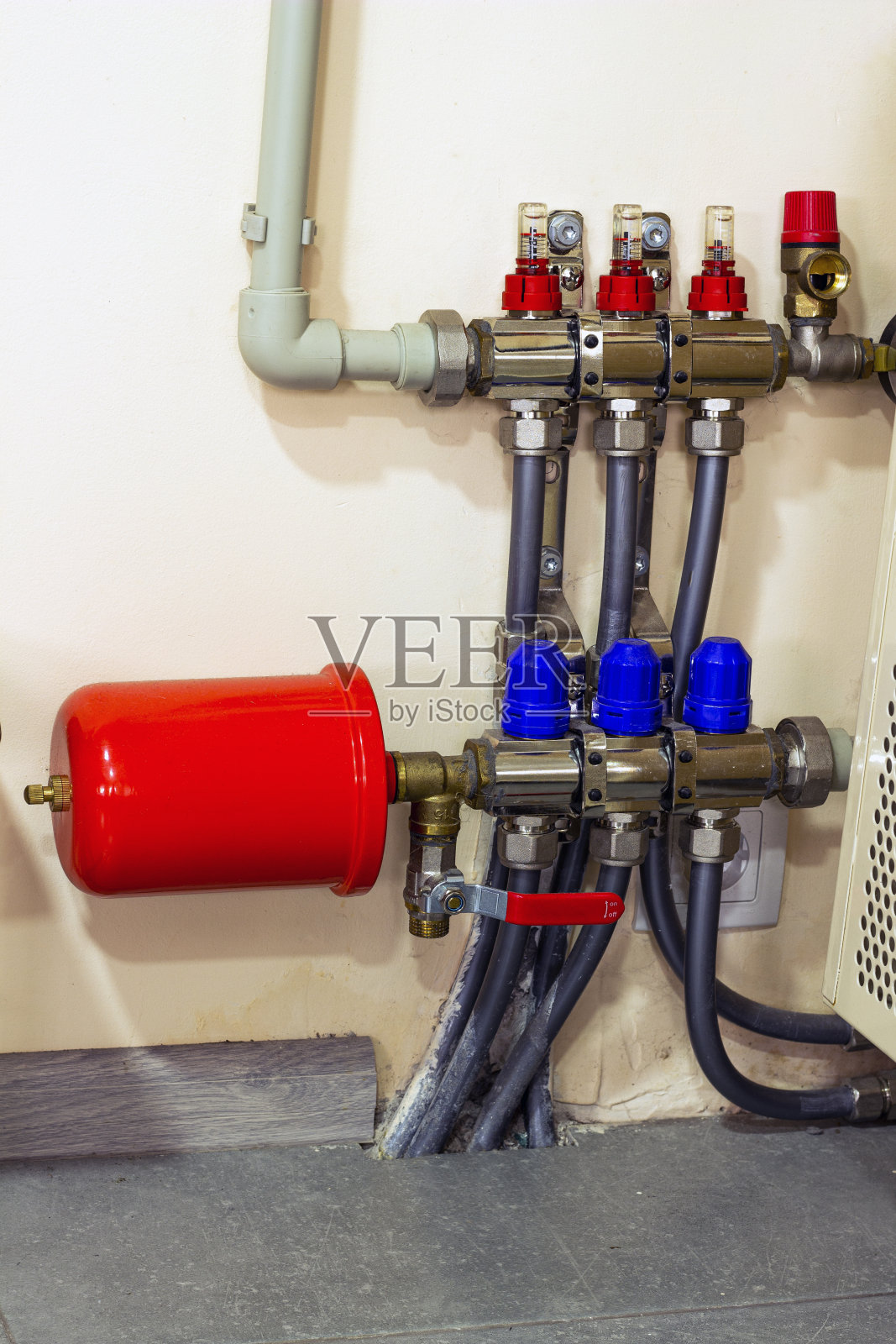 某住宅建筑的自动供热系统特写照片摄影图片