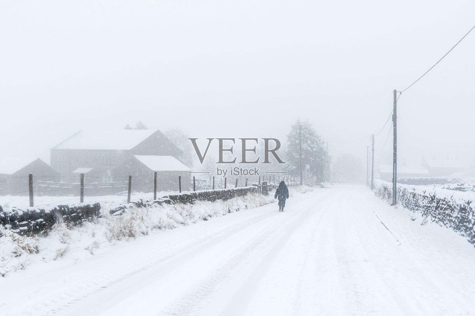 雪覆盖了道路照片摄影图片