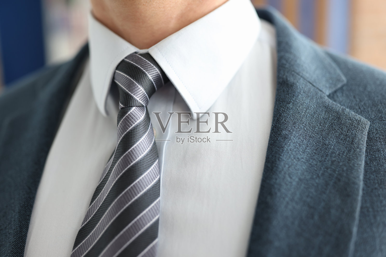 特写商人在条纹领带和夹克照片摄影图片