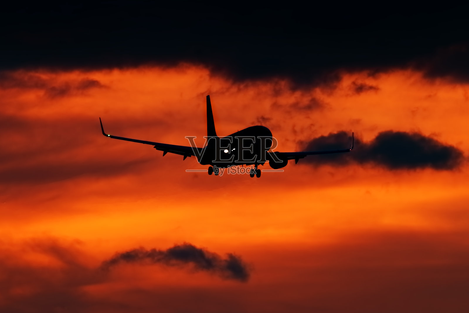 飞机日落降落照片摄影图片