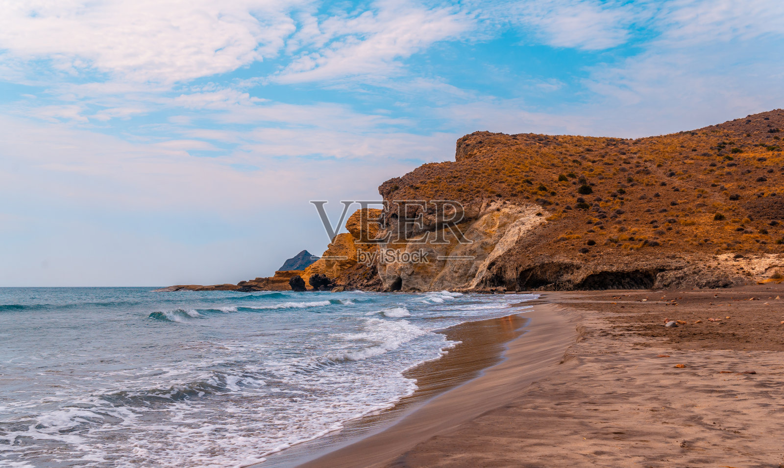 一个夏天的下午，在安达卢西亚尼贾尔卡波德加塔的自然公园。西班牙、地中海照片摄影图片