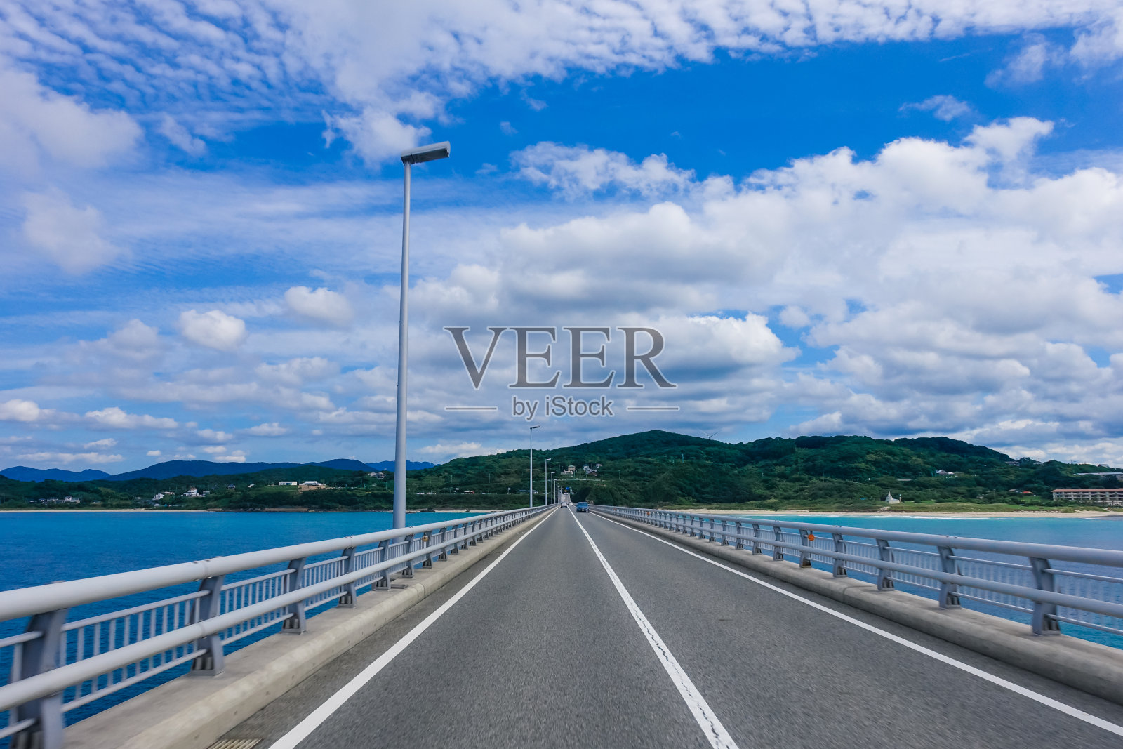 穿过Tsunoshima桥照片摄影图片