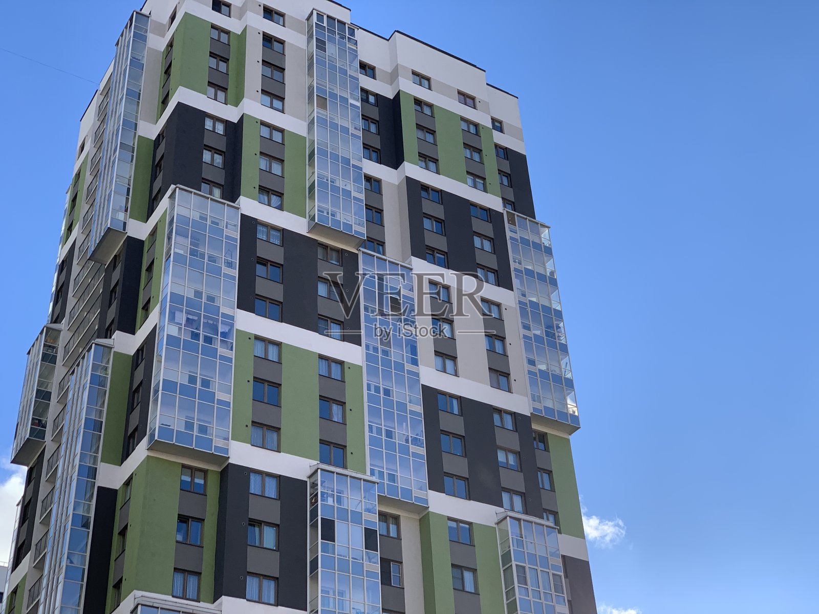 一个现代多层建筑的外观照片摄影图片