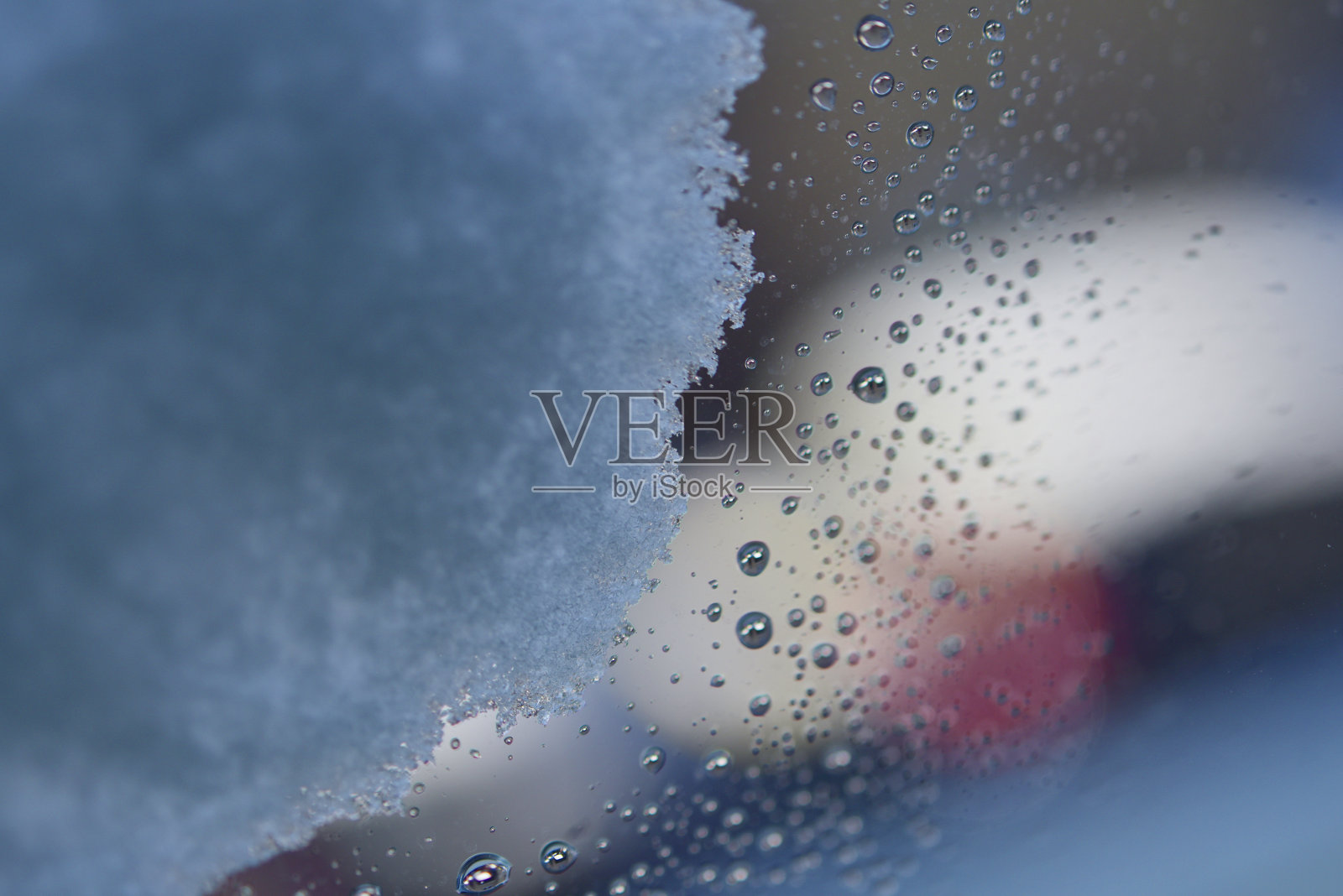 雪花在窗户上结了冰照片摄影图片