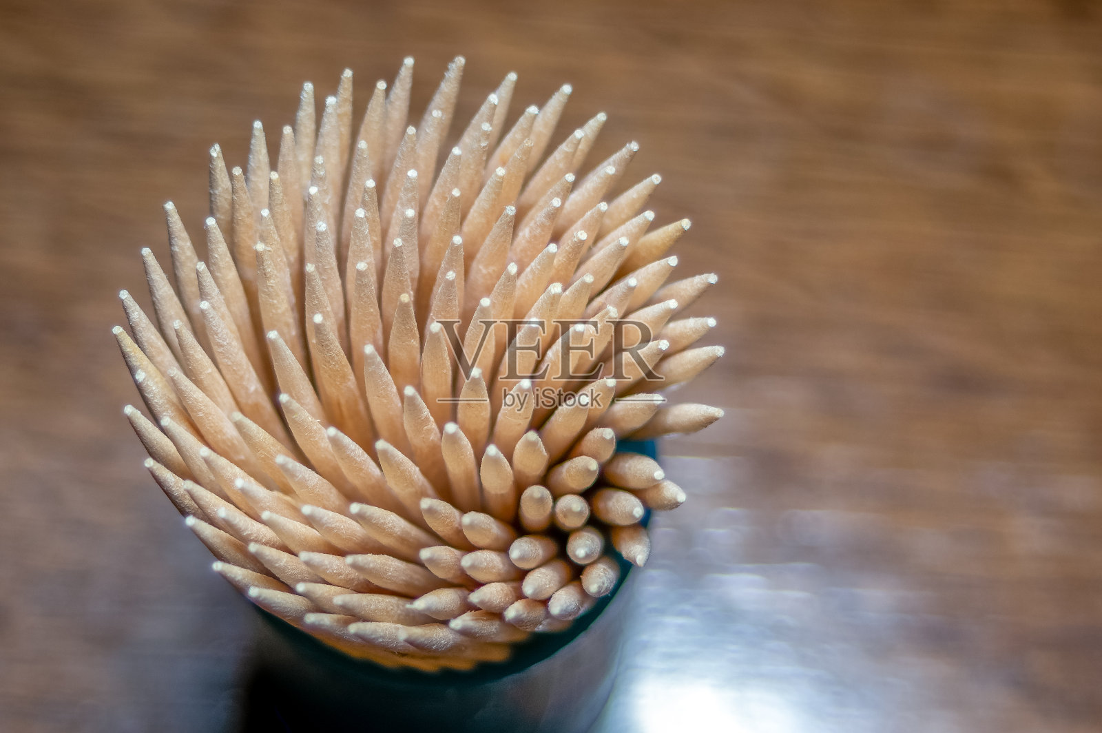 很多木制牙签。圆形的尖纹理背景照片摄影图片