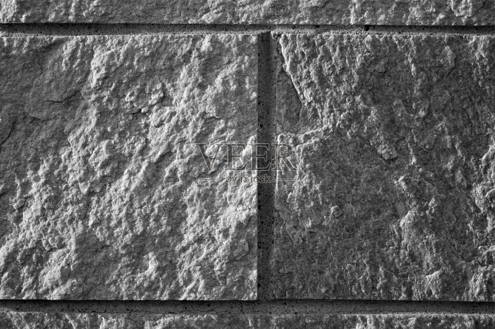 黑白相间的花岗岩墙壁，瓷砖间灌浆照片摄影图片