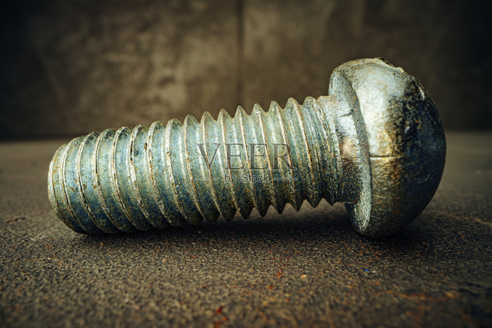 一个金属螺栓在混凝土背景宏观照片摄影图片