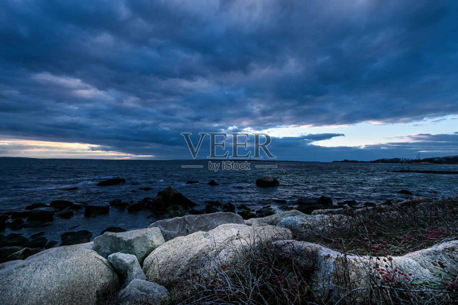 北大西洋海岸灯塔上的日出照片摄影图片
