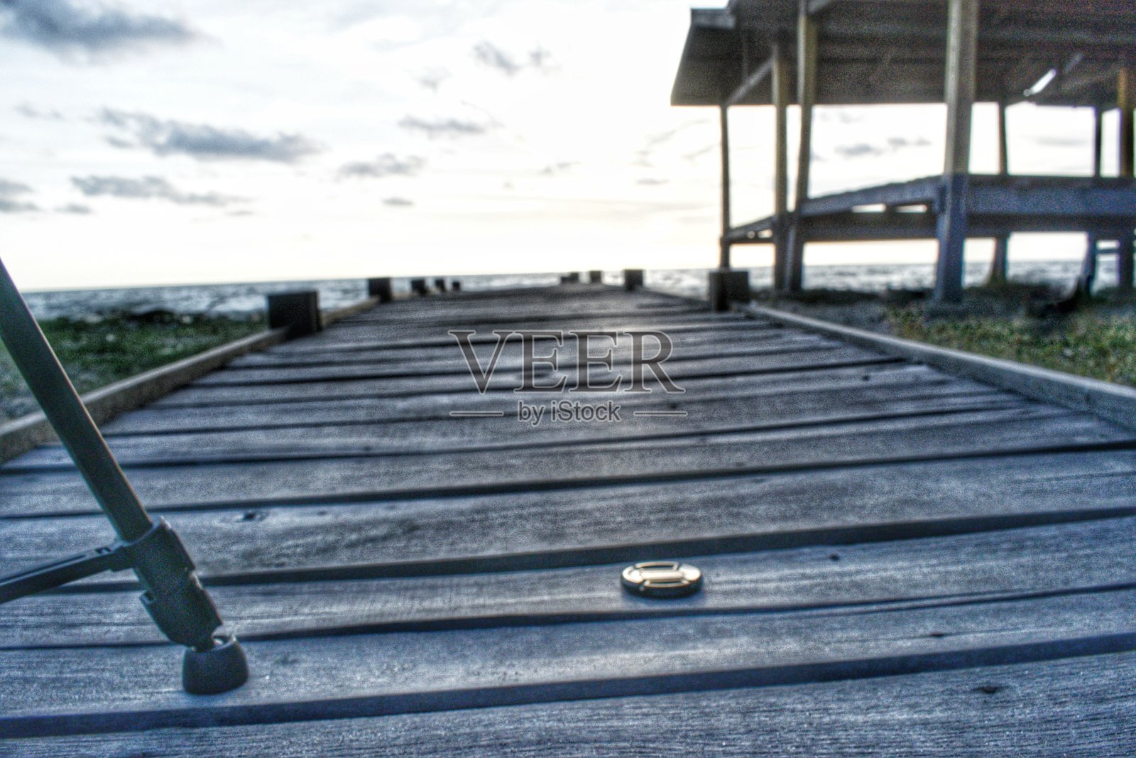 下午在海滩上看日落照片摄影图片