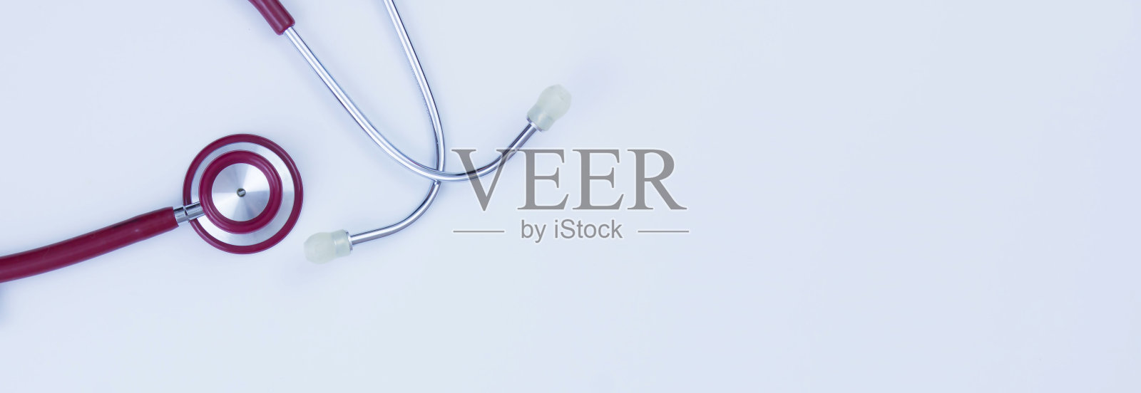 白色背景上的红色荧光屏照片摄影图片