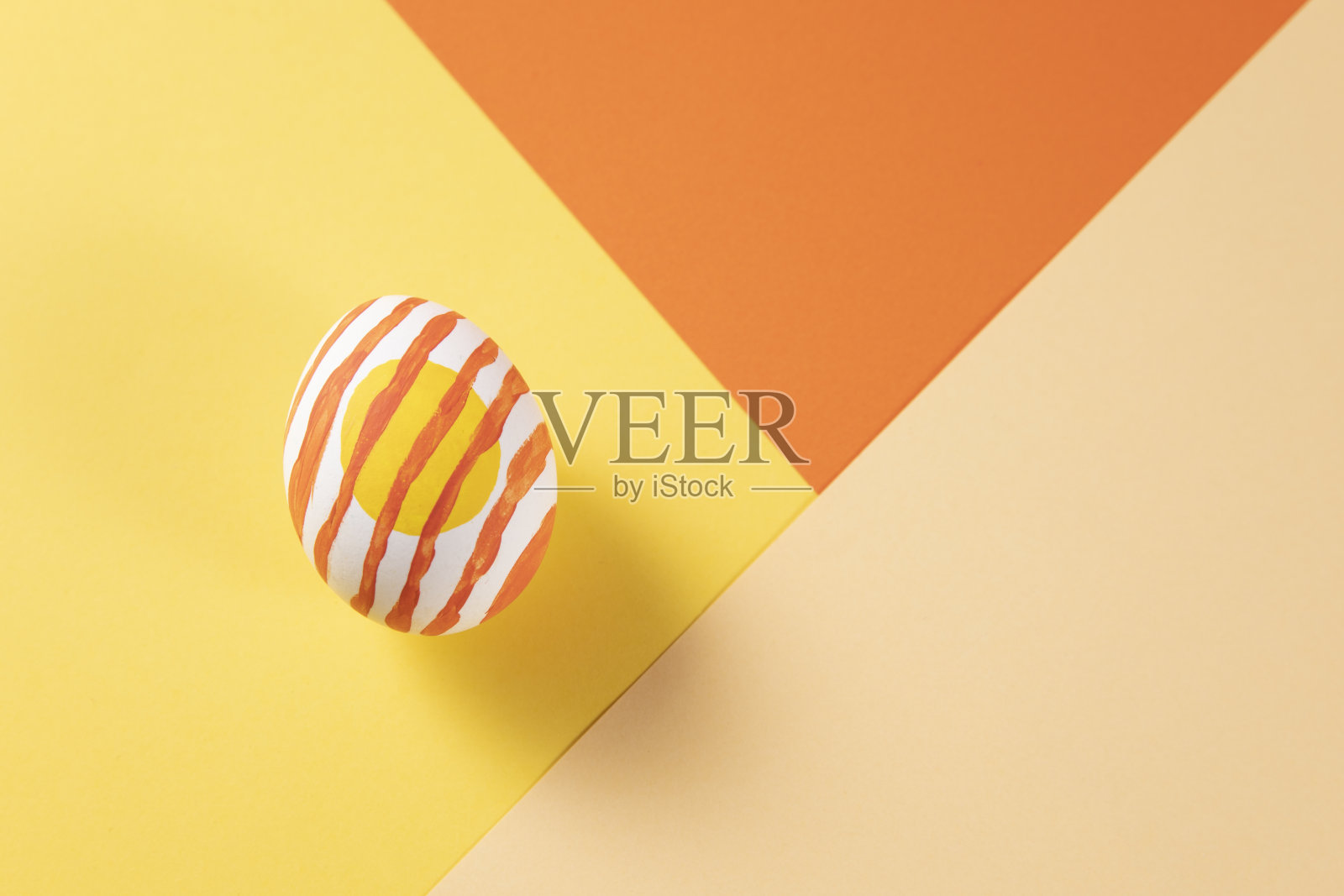 复活节彩蛋在多颜色的背景照片摄影图片