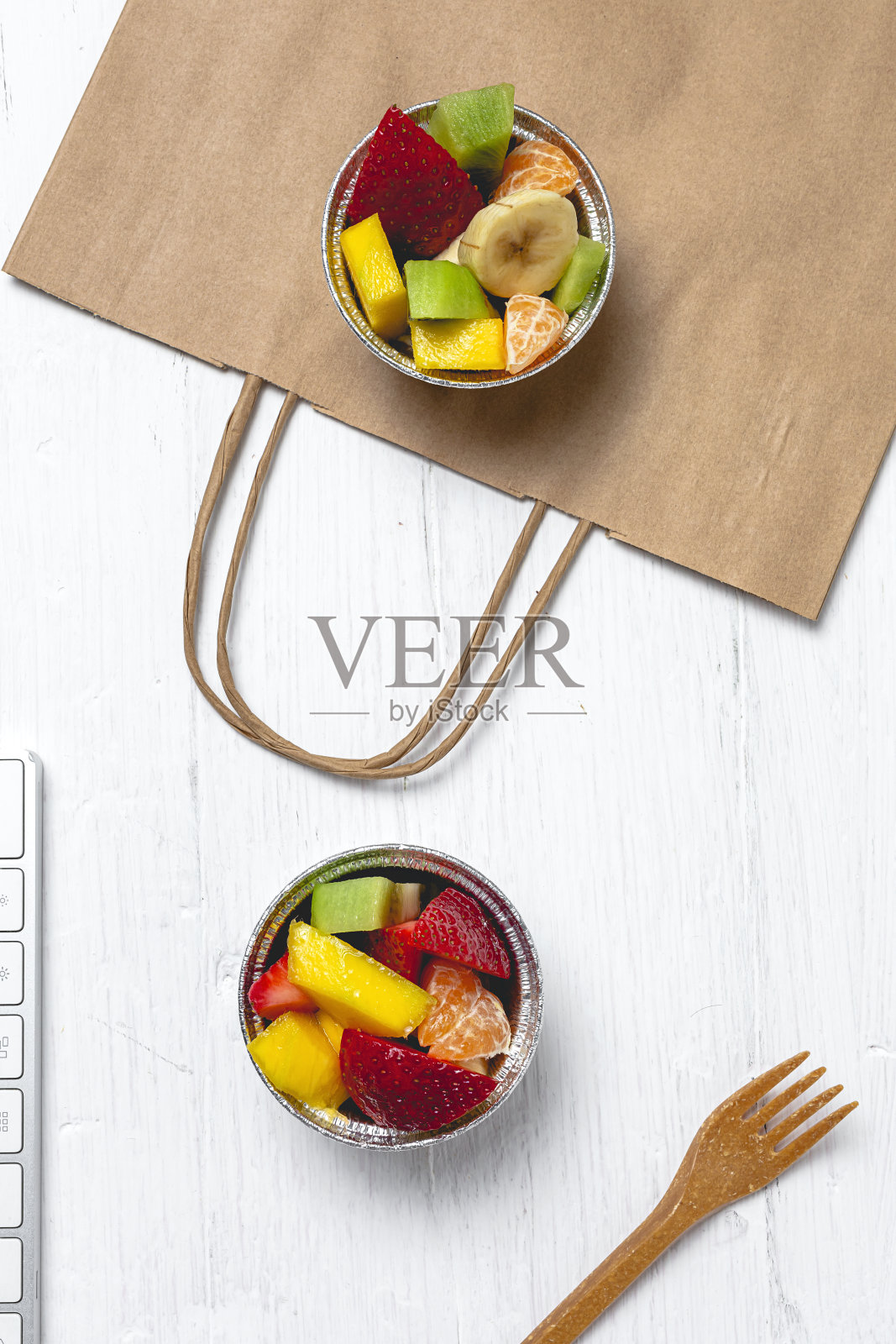 可回收带走的水果杯照片摄影图片