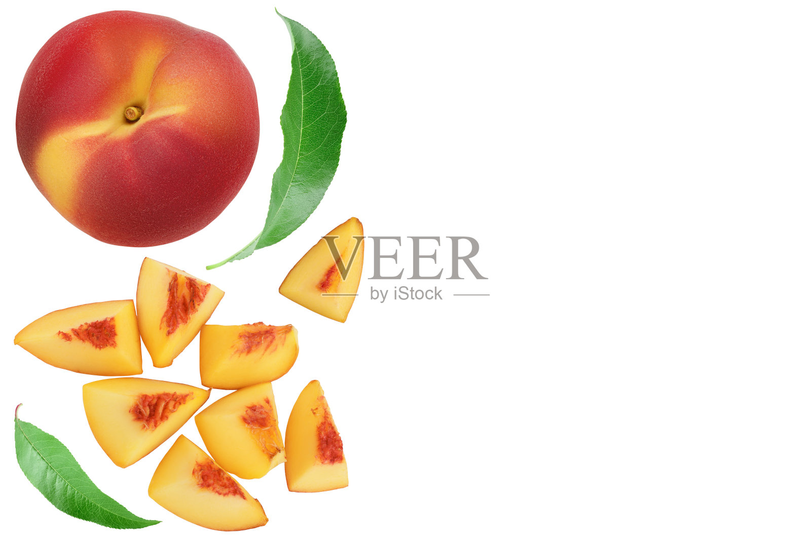 在白色背景上孤立的成熟桃子。顶部视图与复制空间的文本。平躺模式照片摄影图片