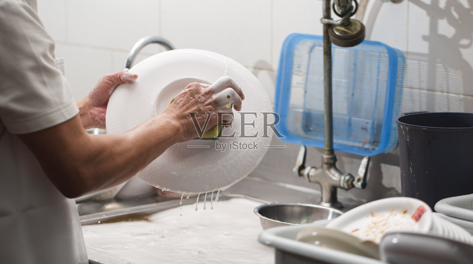 人洗菜照片摄影图片