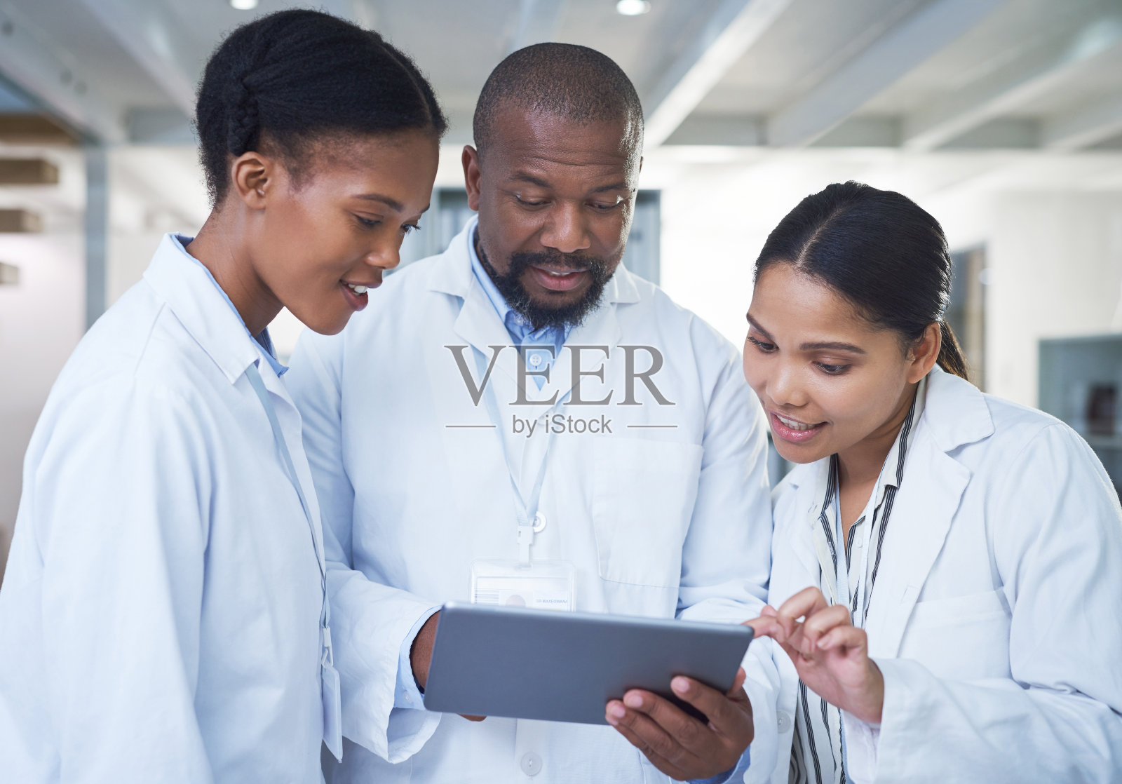 有了这么漂亮的设备谁还需要会议室照片摄影图片