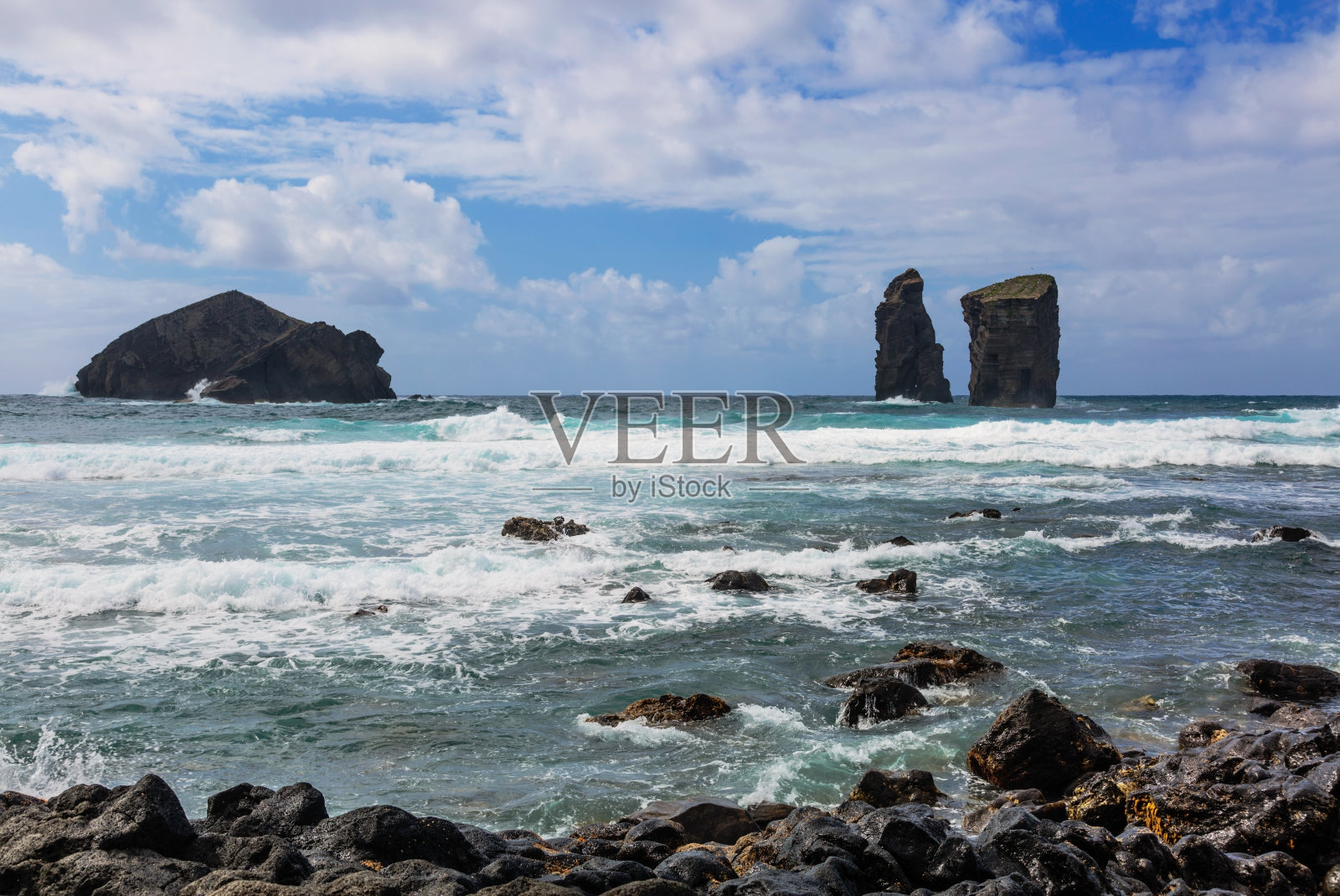 海岸景观，岩层和大西洋，Mosteiros海滩，Sao Miguel岛，葡萄牙照片摄影图片