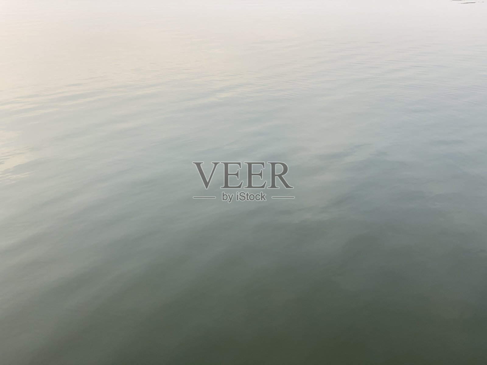 水和波纹的完整框架。照片摄影图片