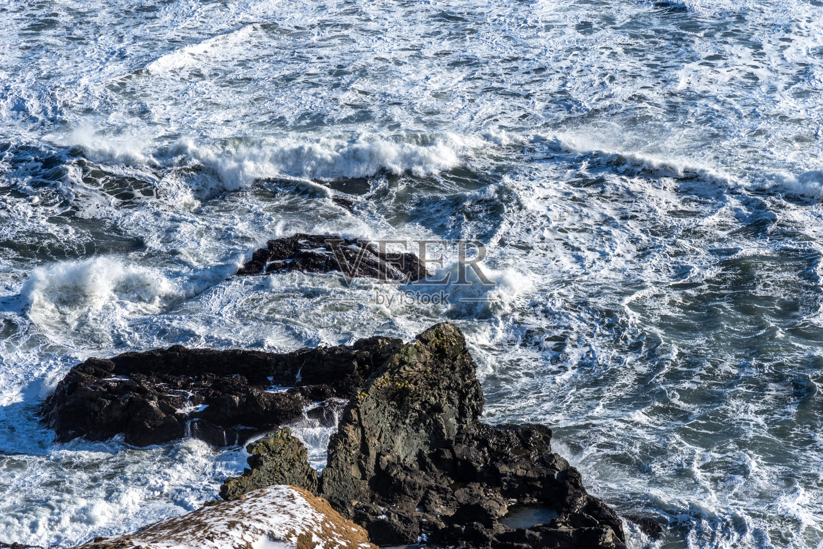 冰岛美丽的冬季风景如画的大西洋。照片摄影图片