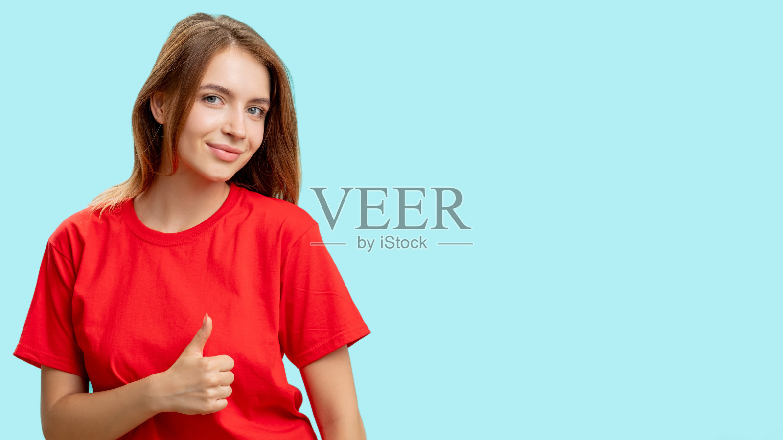 喜欢手势好主意热情的女人竖起大拇指照片摄影图片