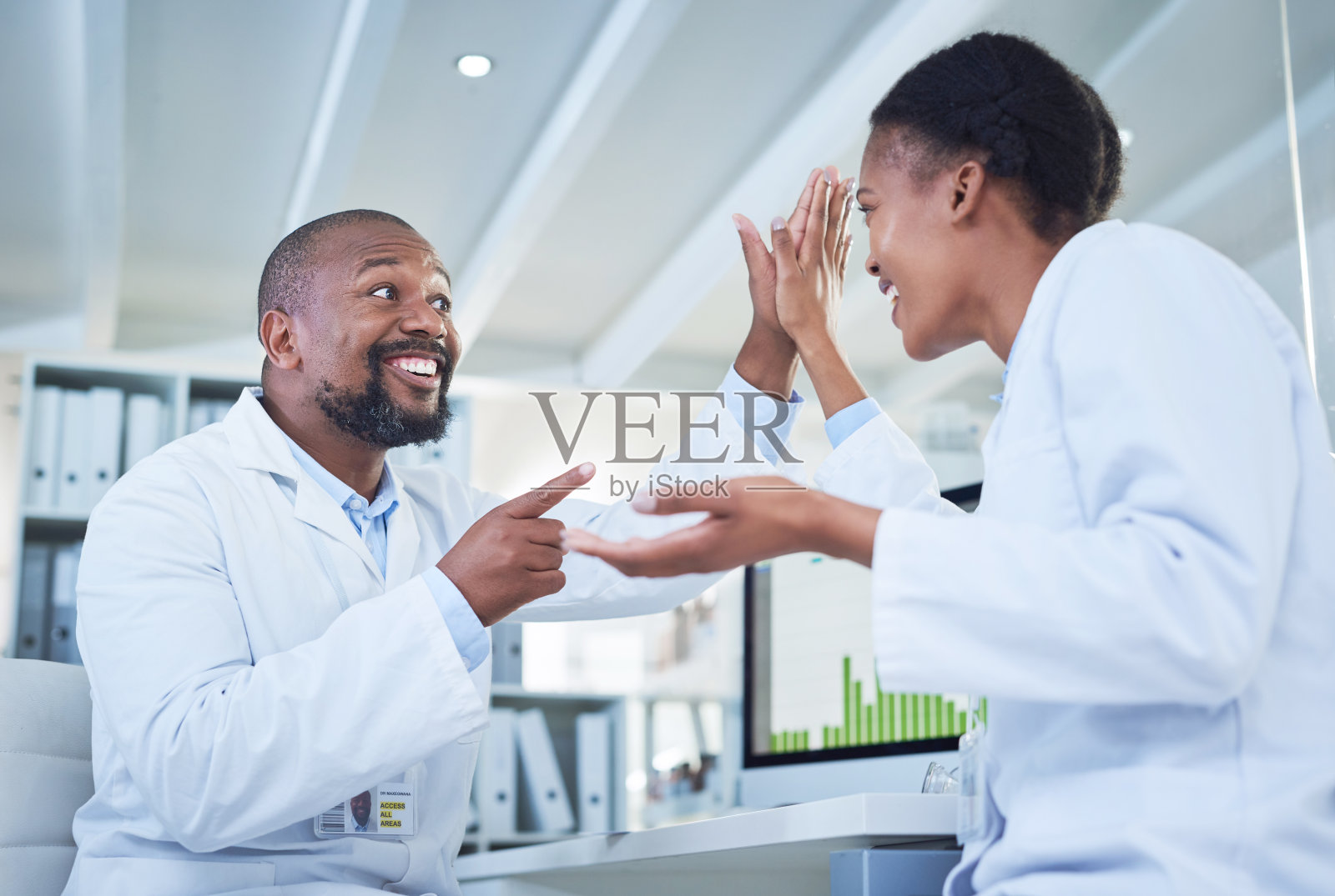 当杰出的头脑聚集在一起时，神奇的事情就会发生照片摄影图片