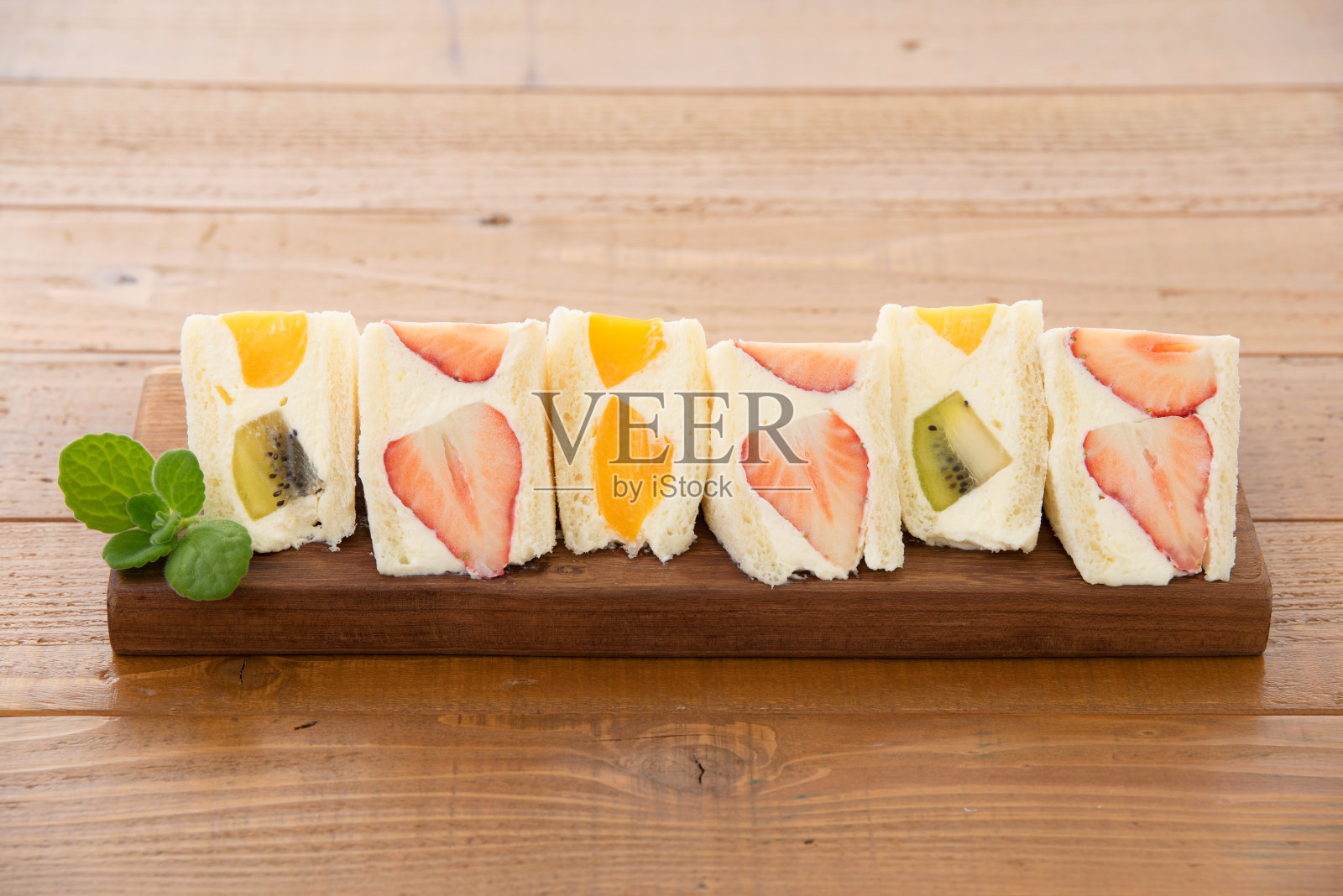 那个区很漂亮的水果三明治照片摄影图片