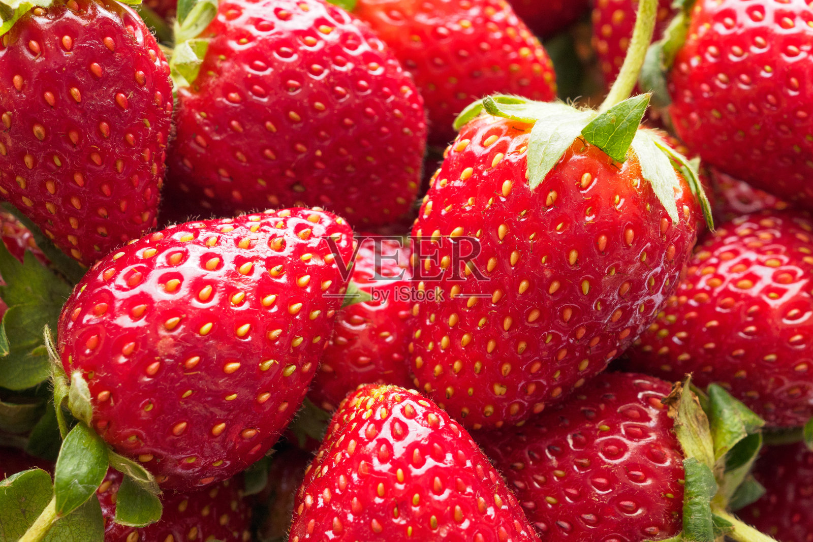 新鲜有机草莓水果背景照片摄影图片