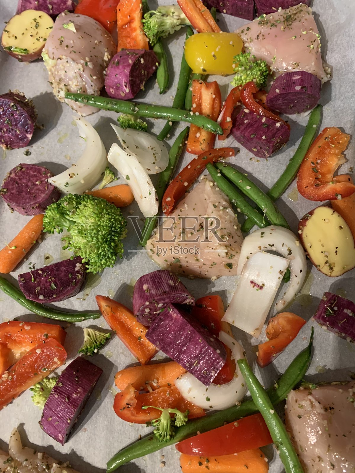 鸡和七彩蔬菜照片摄影图片