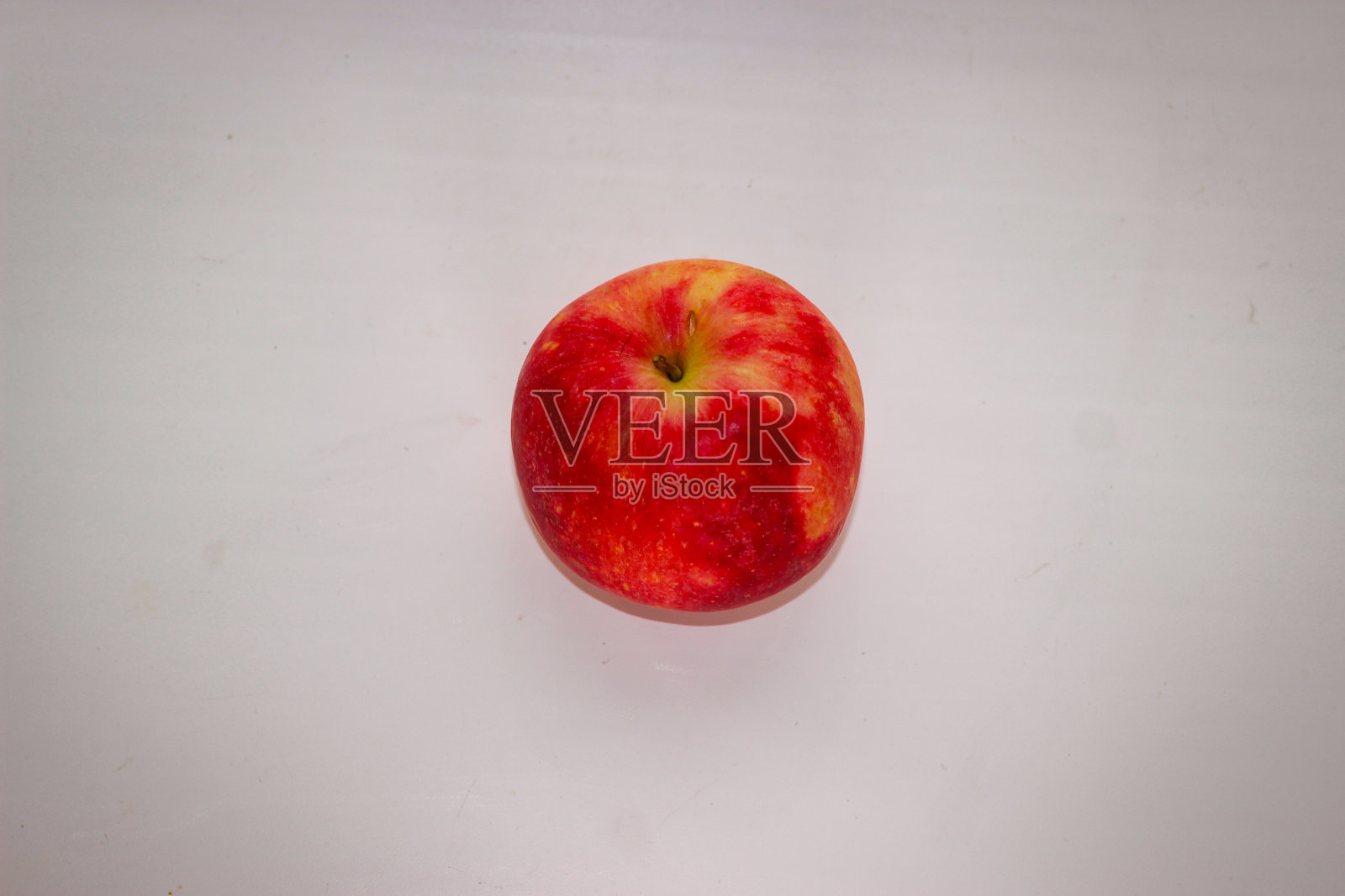 白底上一个红苹果照片摄影图片