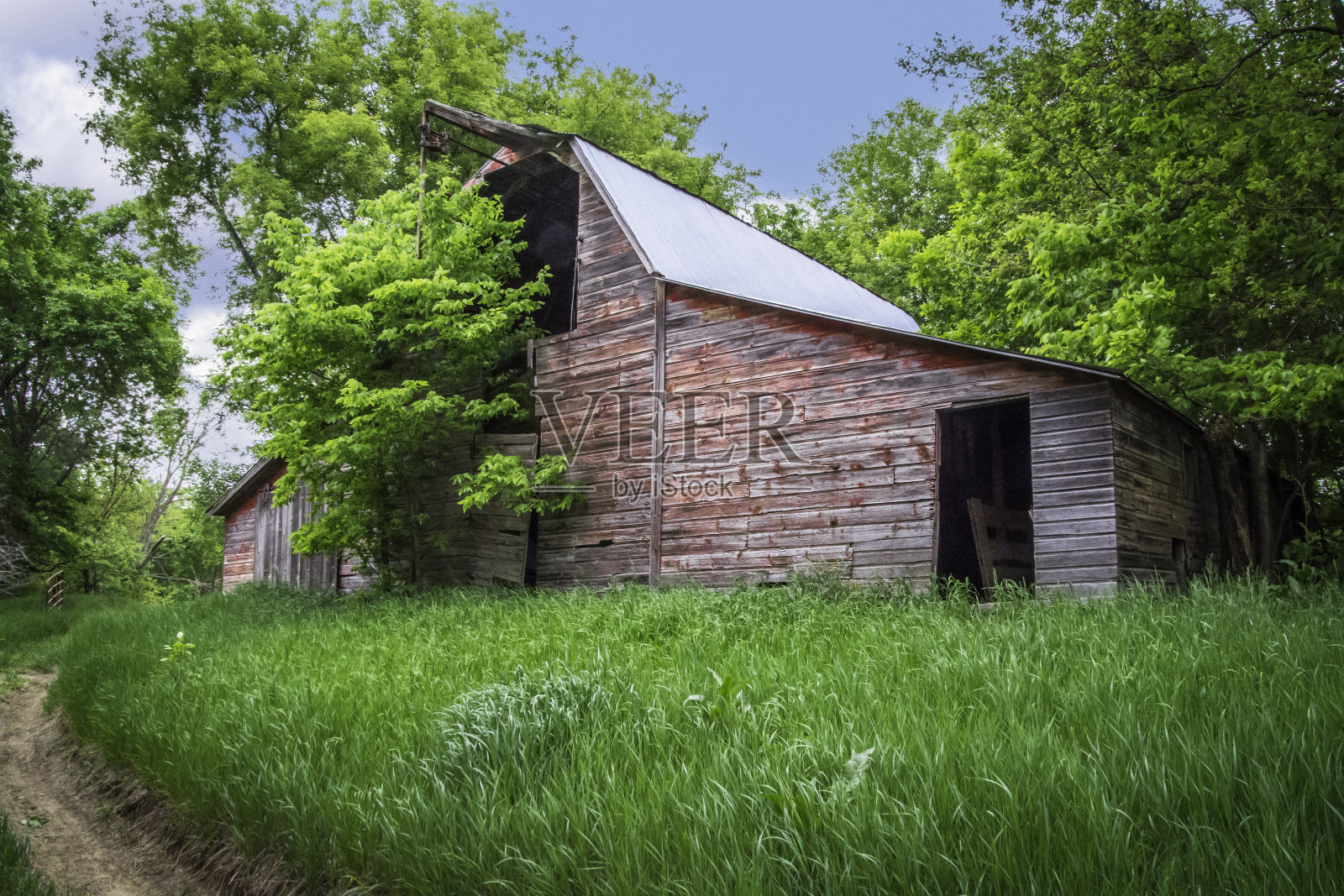 美国中部一个废弃的农场谷仓照片摄影图片