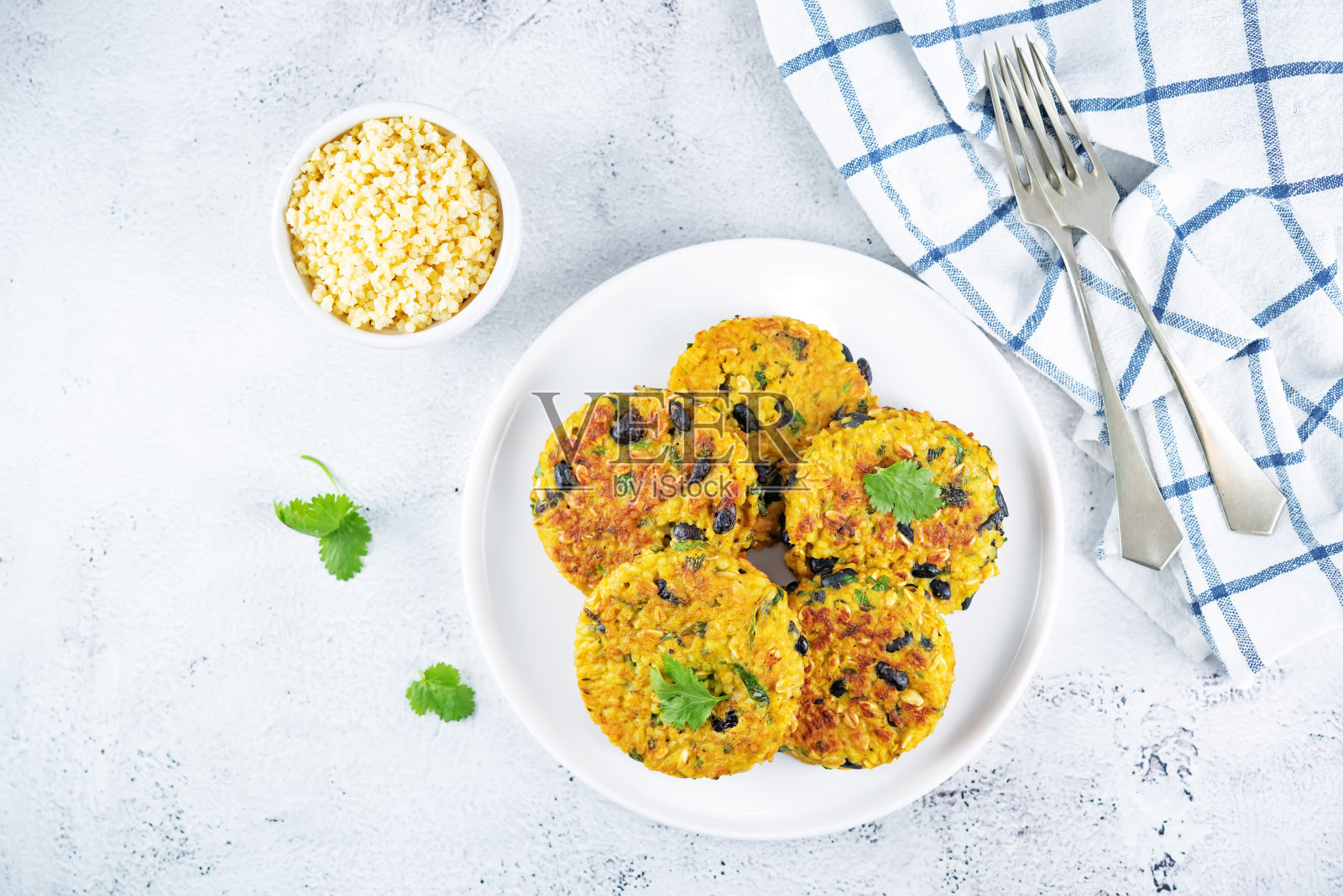 小米，黑豆，燕麦，香菜，汉堡照片摄影图片