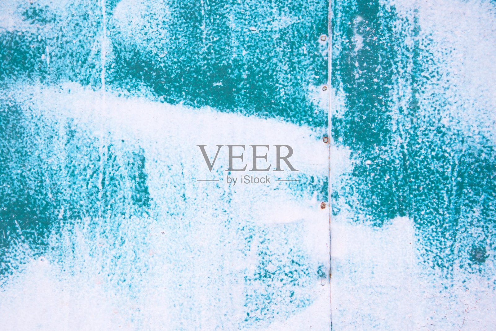 金属质感，有铁锈和绿色油漆的痕迹照片摄影图片