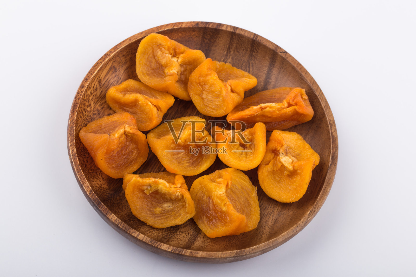 白色背景上的干柿子图片。照片摄影图片