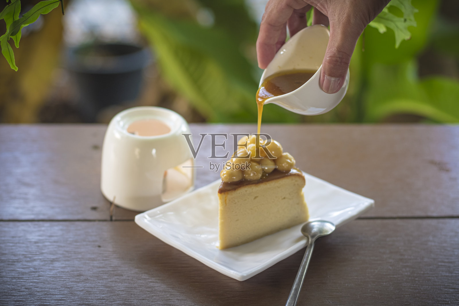 澳洲坚果焦糖蛋糕自制蛋糕照片摄影图片