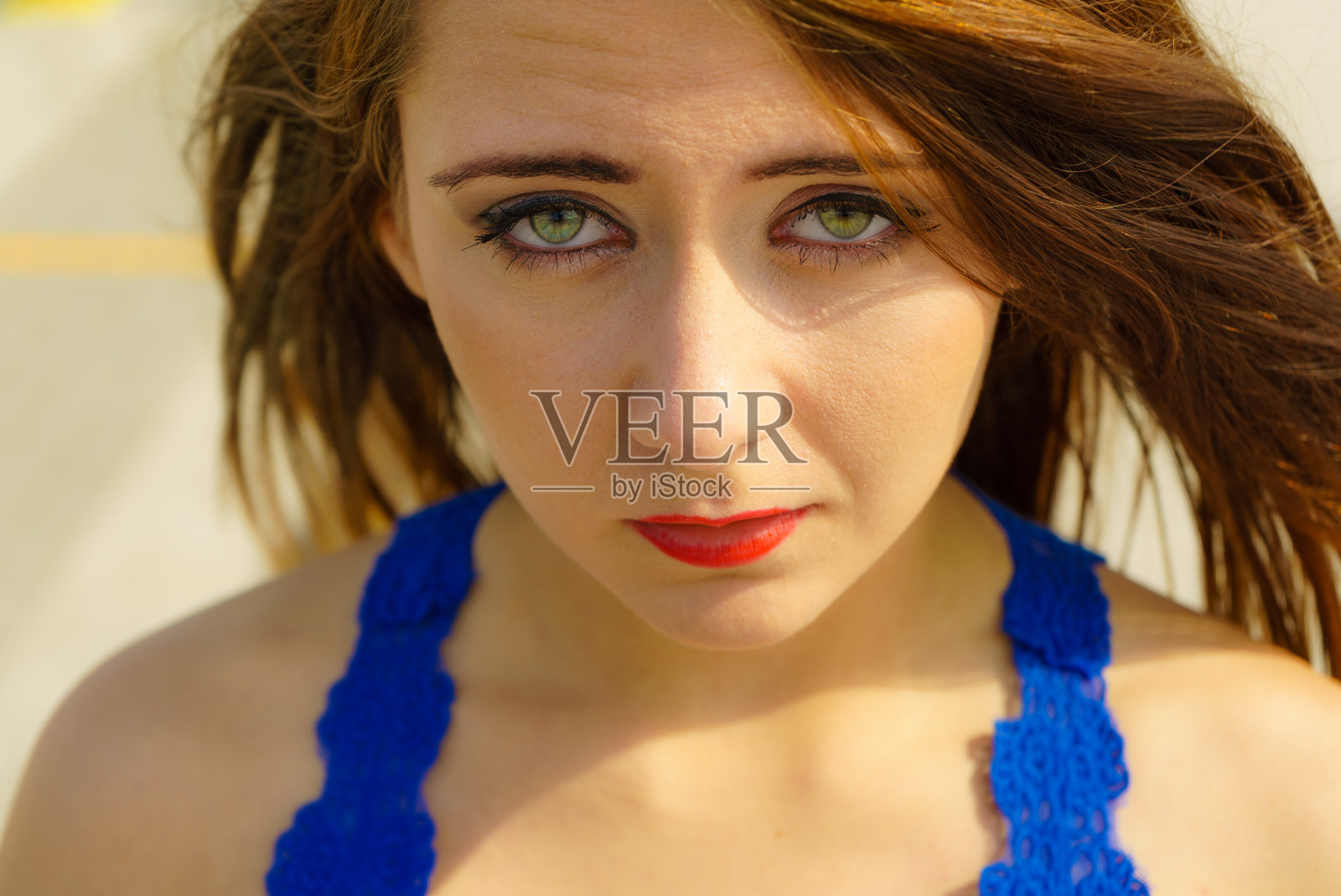 特写的女人做悲伤的脸照片摄影图片