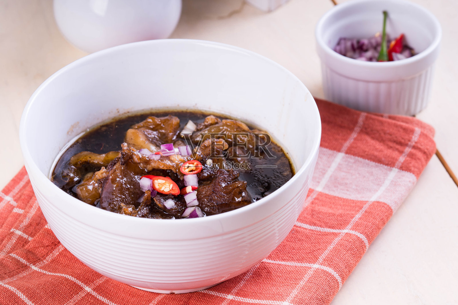 红烧牛筋照片摄影图片
