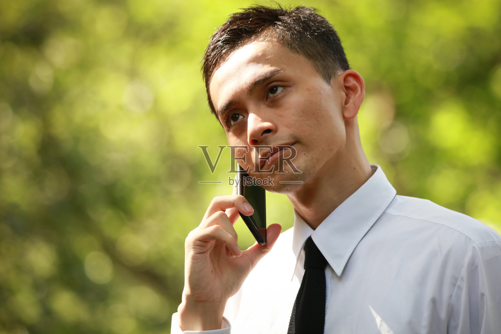 男性员工可以打电话照片摄影图片