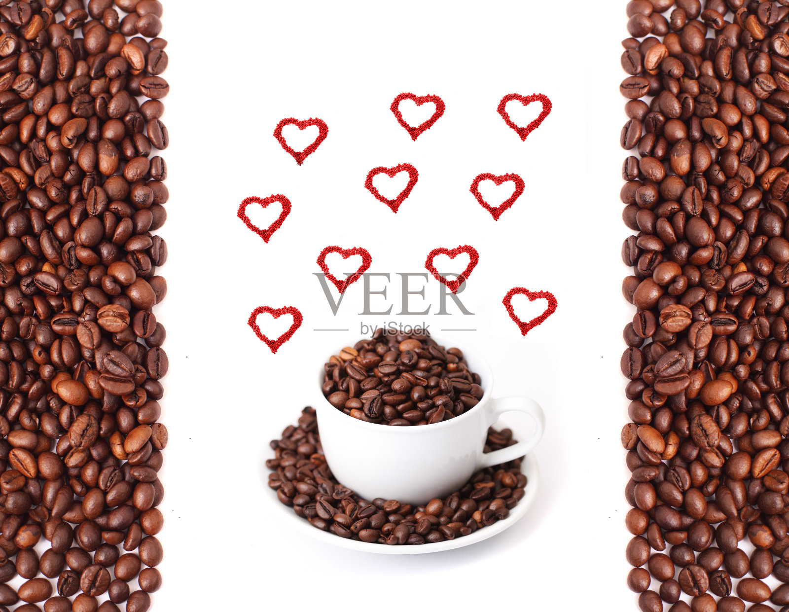 咖啡豆的心形就被孤立了照片摄影图片