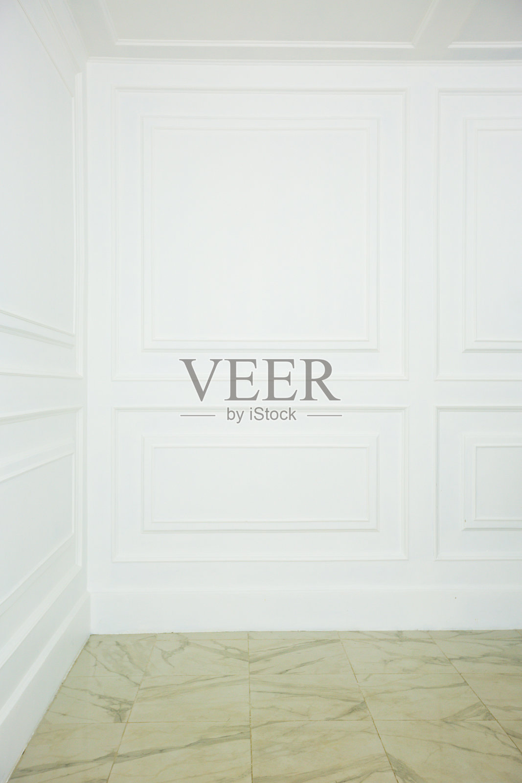 豪华白光卧室室内设计。暗红色大床照片摄影图片