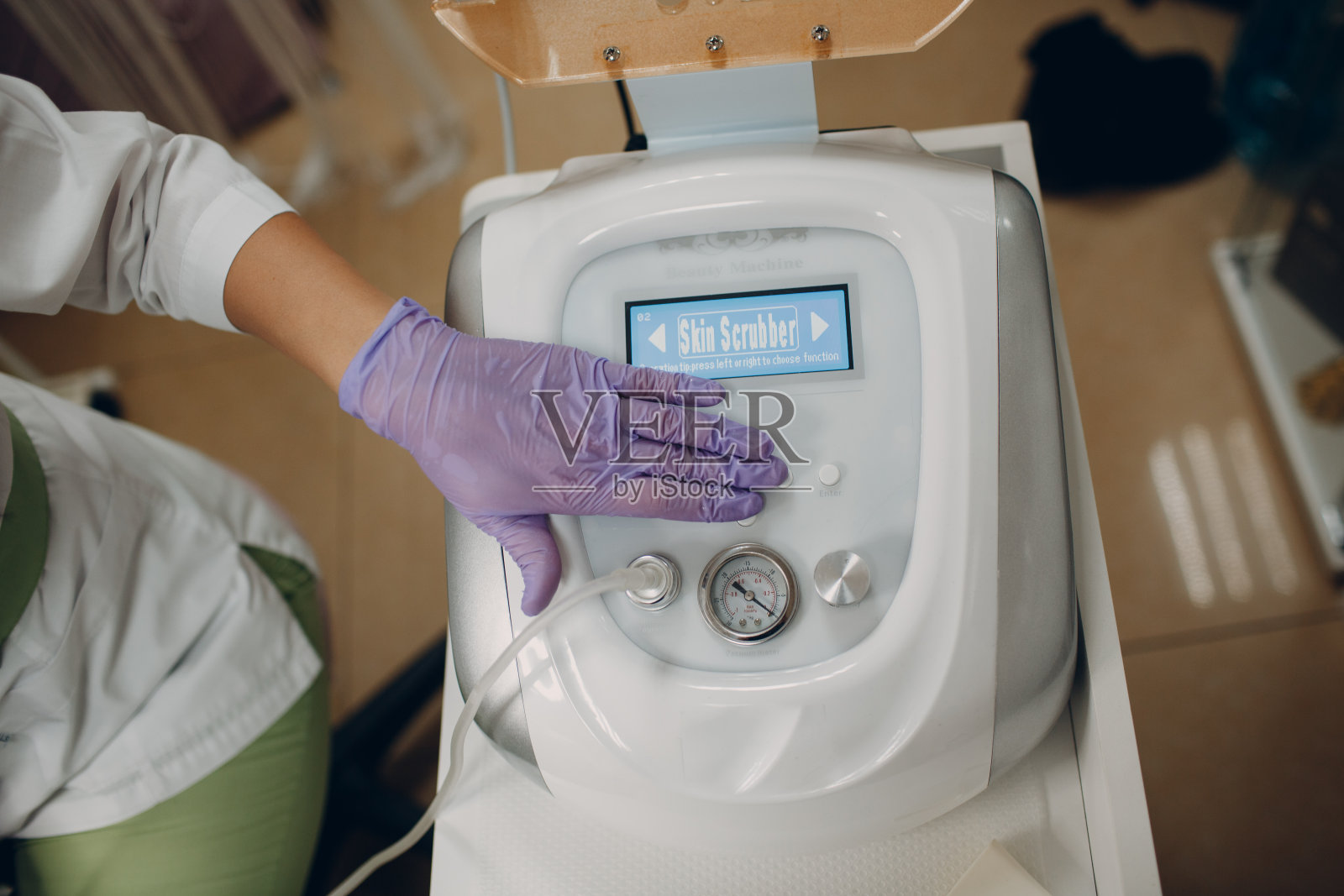 用于水疗诊所抗衰老或痤疮治疗的设备治疗机的附件。照片摄影图片