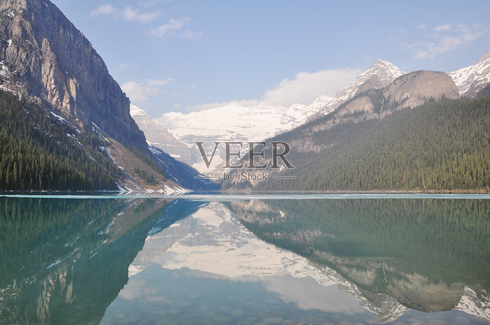 班夫国家公园的路易斯湖。照片摄影图片