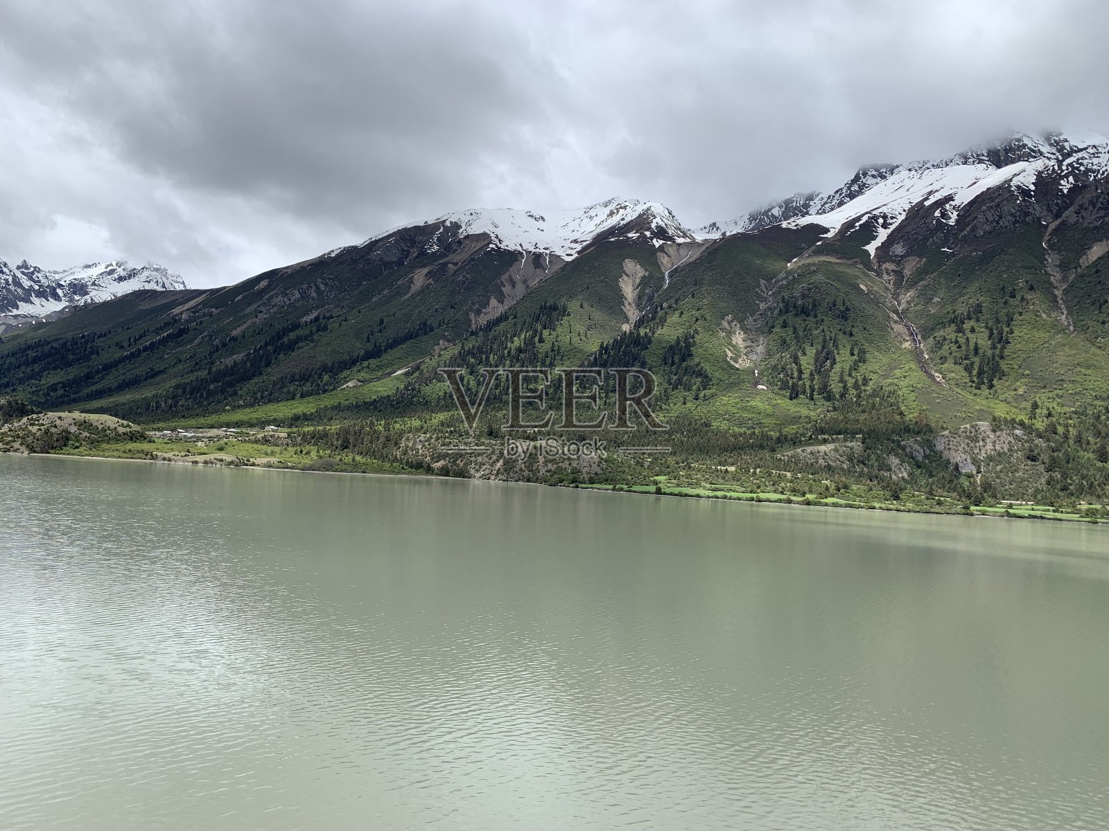 高原湖泊照片摄影图片