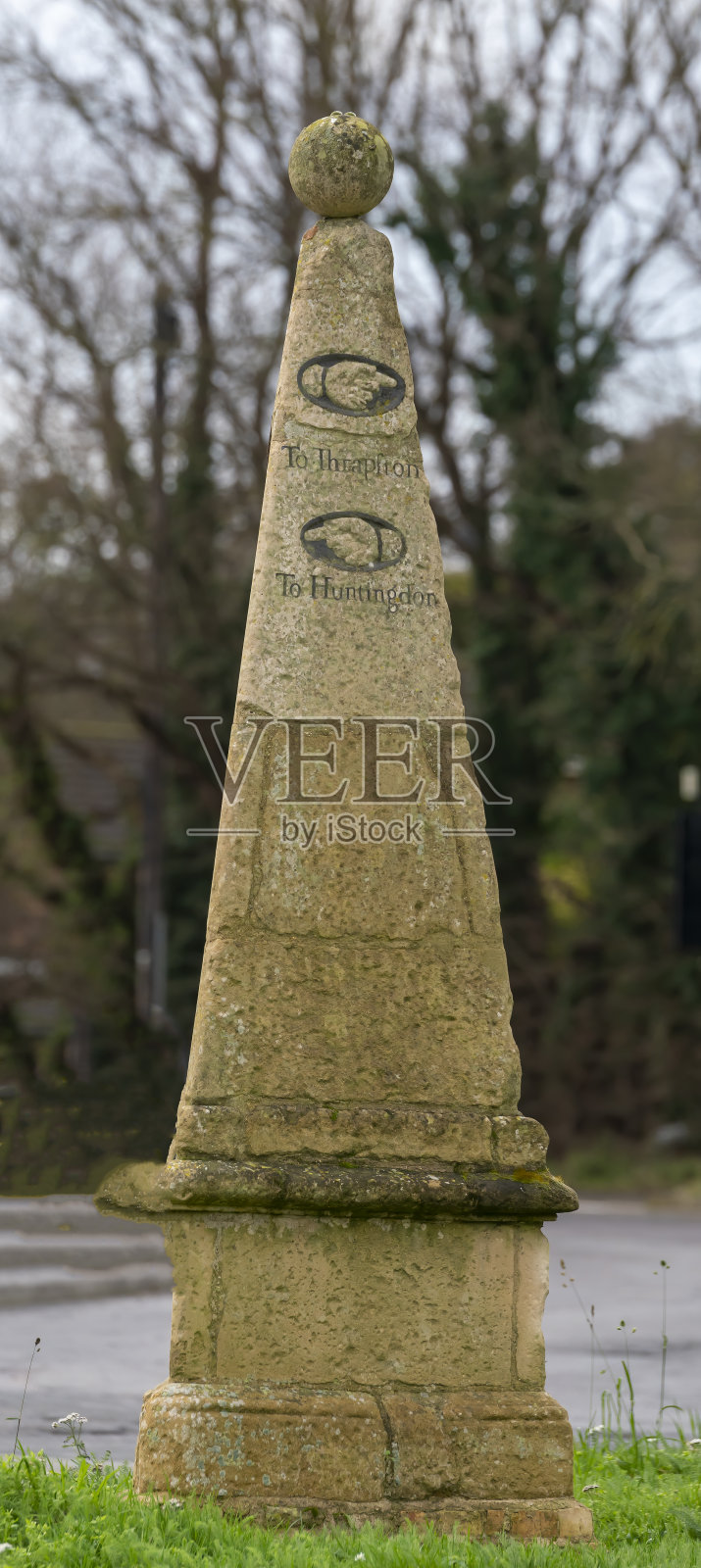 古石方向标志照片摄影图片