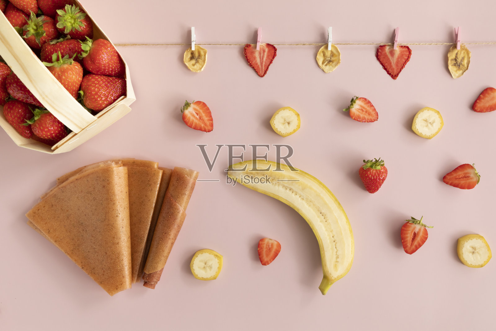 干果芯片。晶粒、水果卷。膳食营养。照片摄影图片