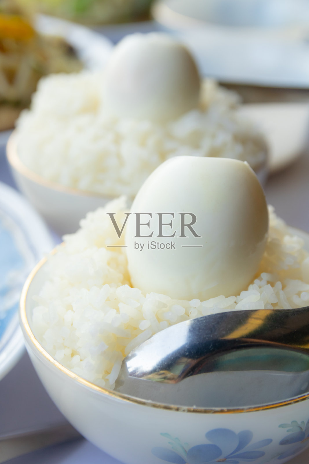 煮鸡蛋配米饭照片摄影图片