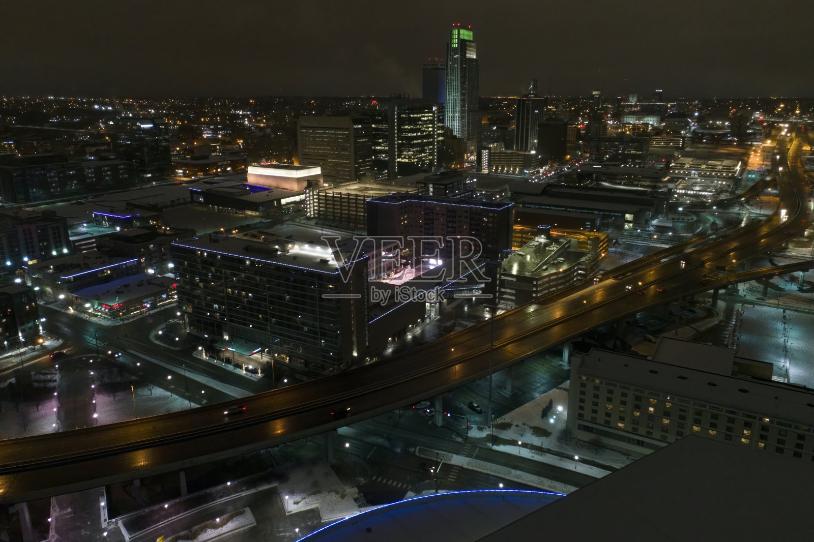 奥马哈，内布拉斯加州黄昏鸟瞰图照片摄影图片