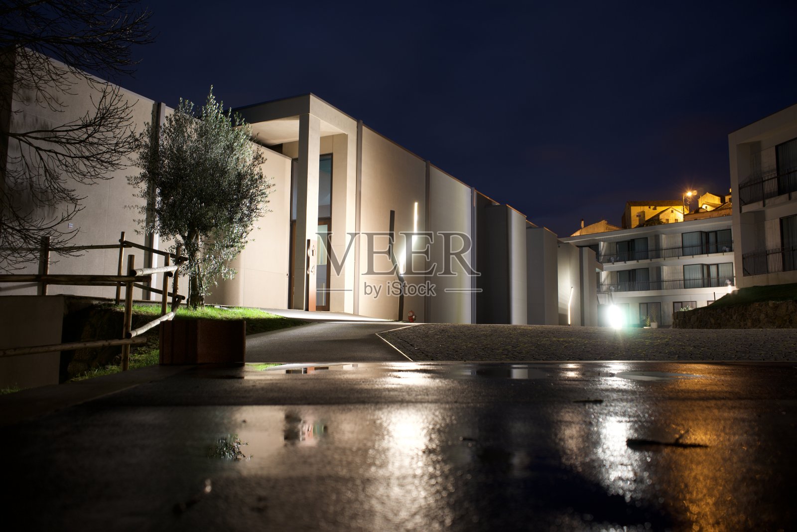 酒店外夜景长曝光摄影葡萄牙背景照片摄影图片