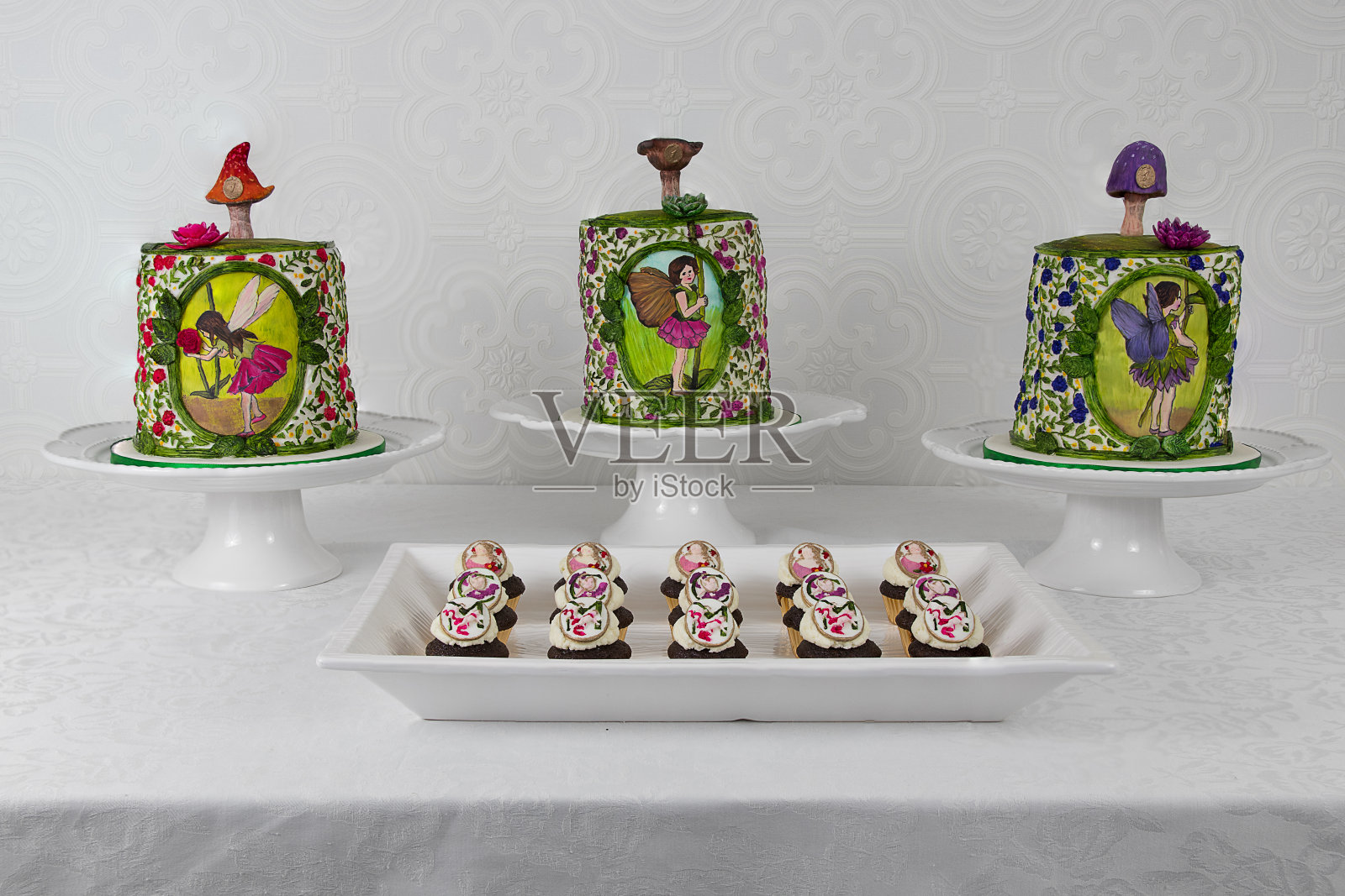 生日蛋糕和松饼照片摄影图片