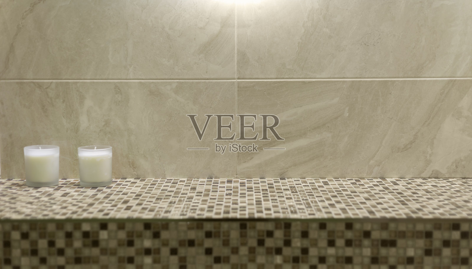 浴室或水疗中心的蜡烛照片摄影图片