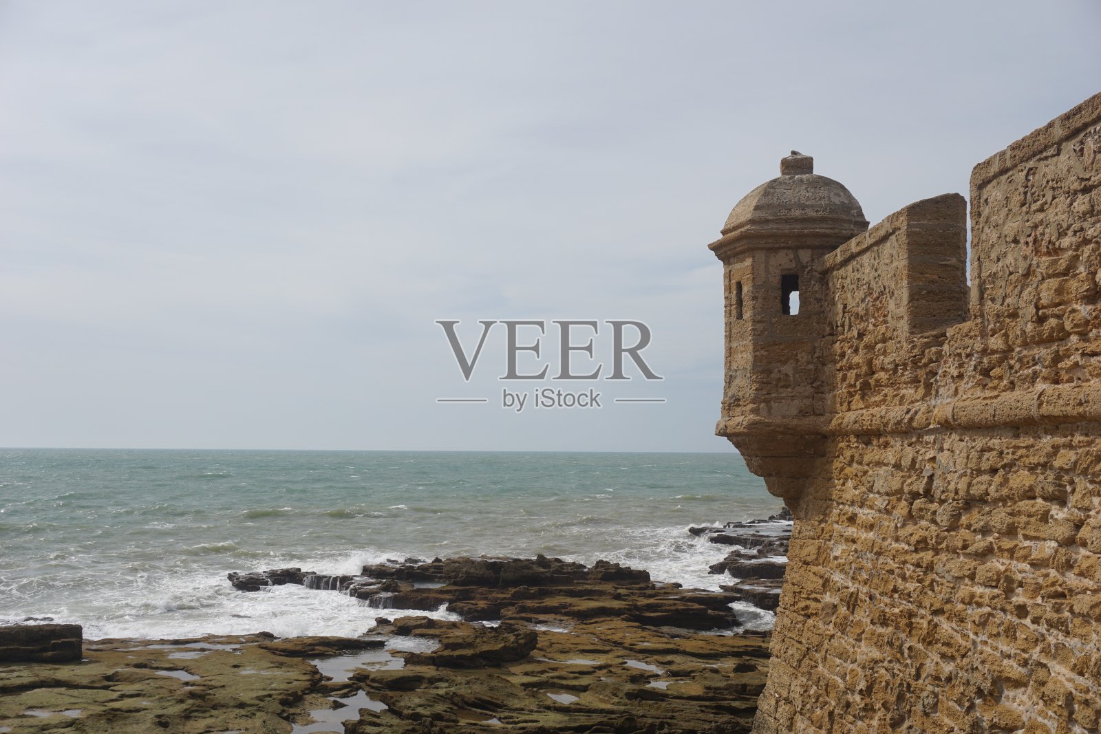 城堡和海滩Cádiz，安达卢西亚，西班牙照片摄影图片