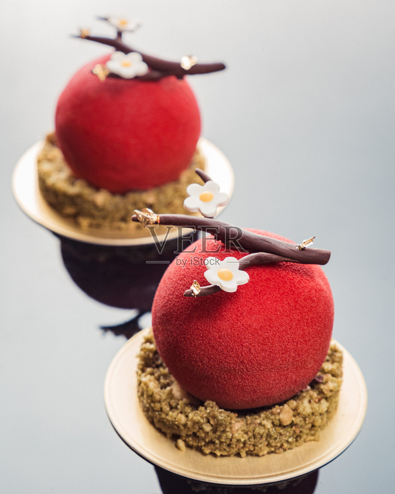 精致优雅的短蛋糕甜点照片摄影图片